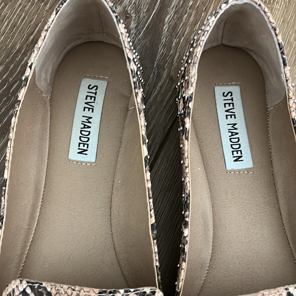 Steve Madden Feather snakeprint pointed loafers - Picture 4 of 5